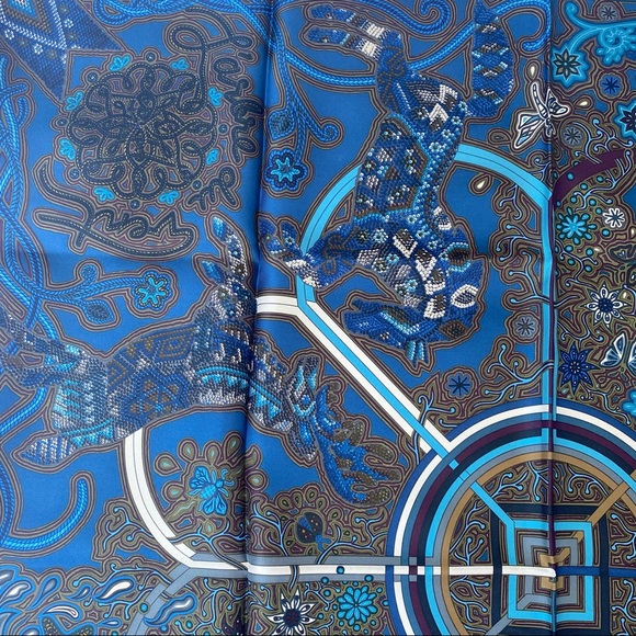 SOLD HERMÈS silk twill L’arbre Du Vent scarf - Picture 10 of 14